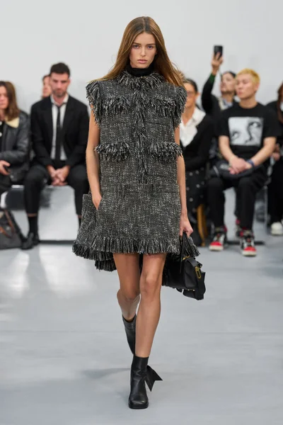 Look 32